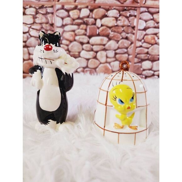 Vintage Looney Tunes Tweety & Sylvester Salt & Pepper Shakers - 1997 - Picture 1 of 9